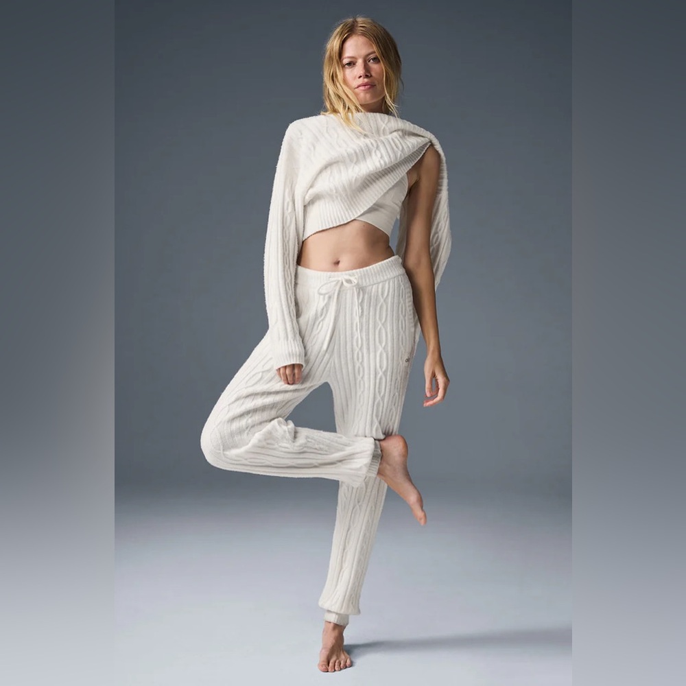 Alo Set Cable Knit cropped winter bliss pants & Cable Knit Cropped Turtleneck